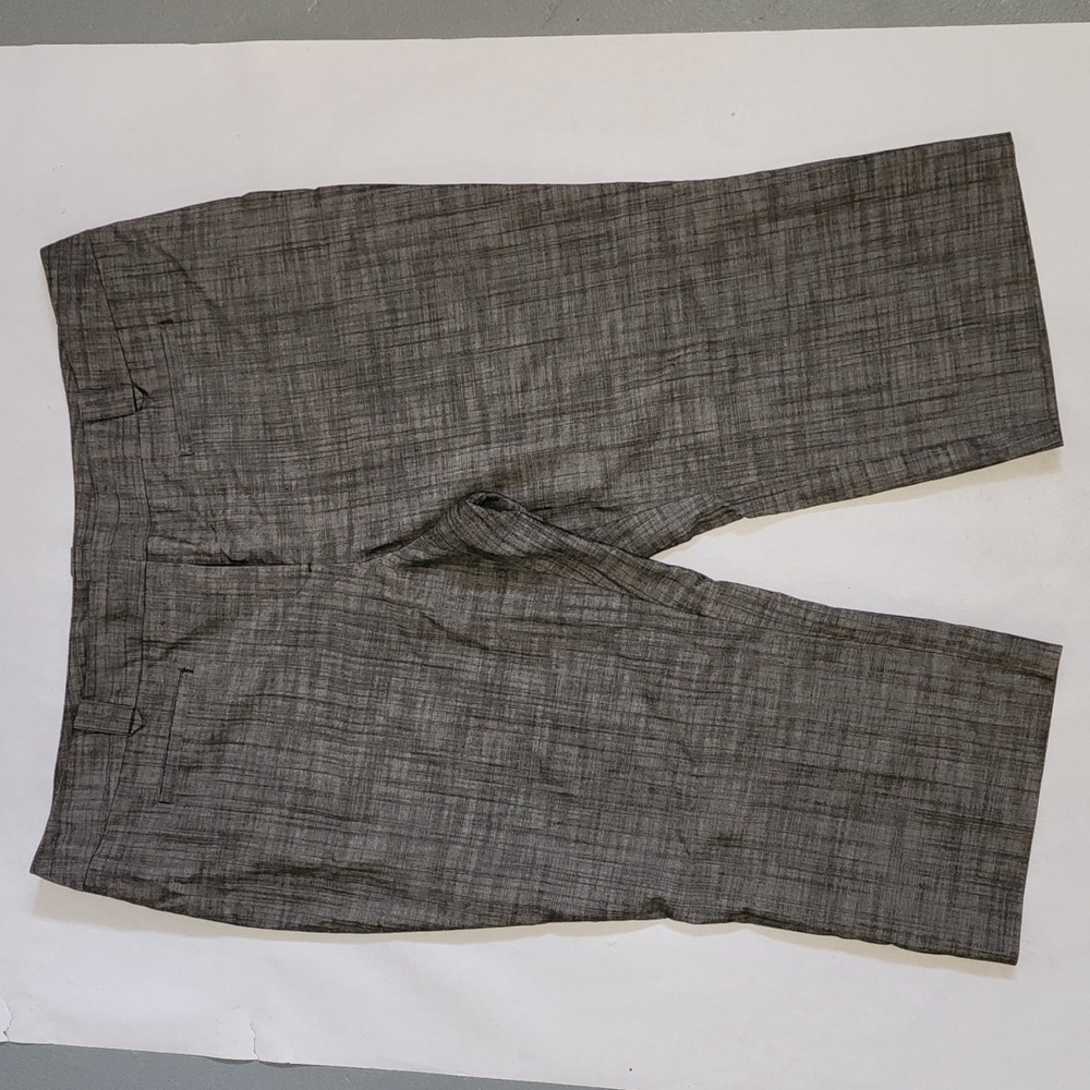 Womens Apt 9 size 22 Capri Pants, black and white pattern